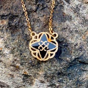 Women’s gold tone Celtic boho style necklace